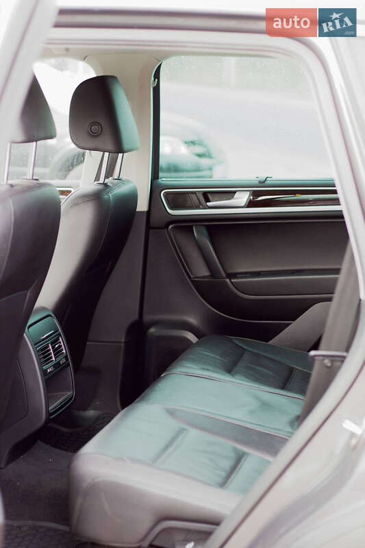 Позашляховик / Кросовер Volkswagen Touareg 2012 в Фастові
