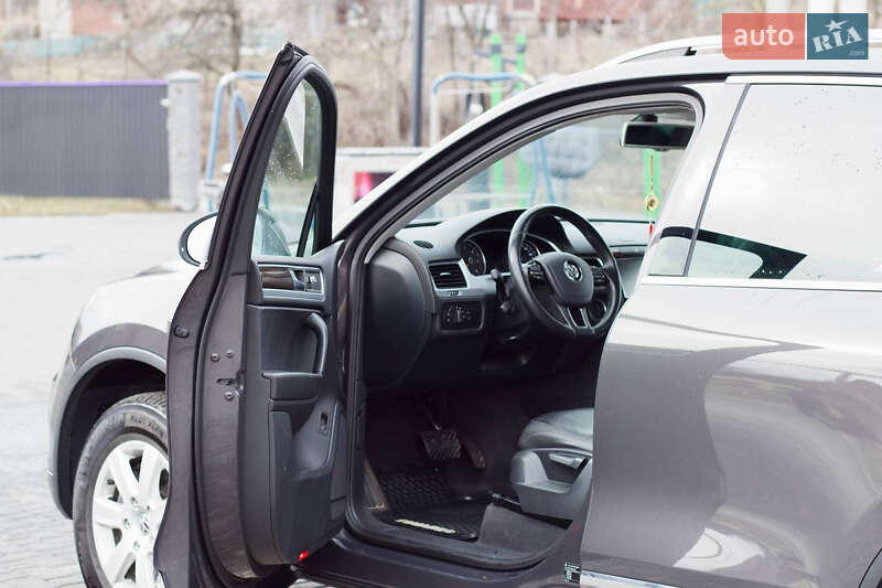 Позашляховик / Кросовер Volkswagen Touareg 2012 в Фастові