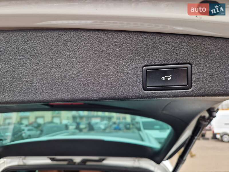 Позашляховик / Кросовер Volkswagen Touareg 2013 в Києві