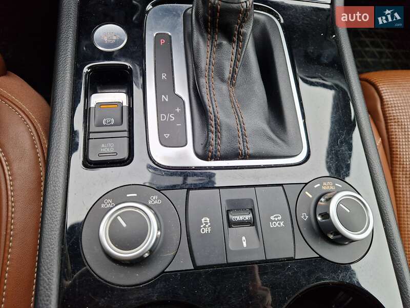 Позашляховик / Кросовер Volkswagen Touareg 2013 в Києві
