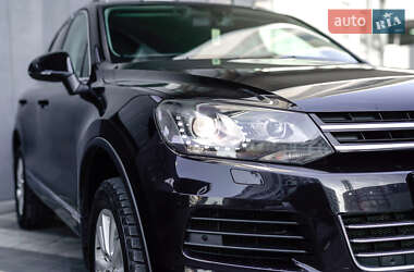 Внедорожник / Кроссовер Volkswagen Touareg 2012 в 