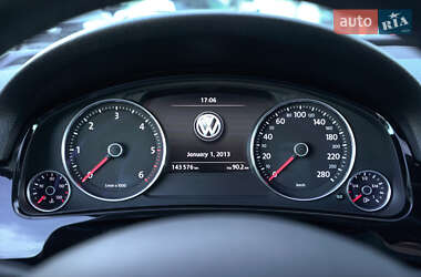 Внедорожник / Кроссовер Volkswagen Touareg 2012 в 