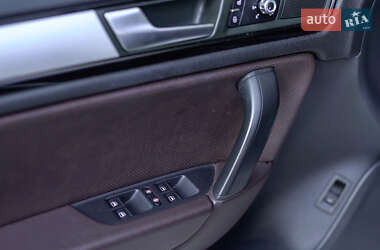 Внедорожник / Кроссовер Volkswagen Touareg 2012 в 