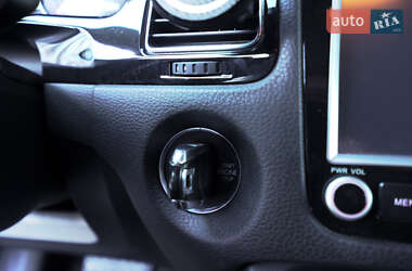 Внедорожник / Кроссовер Volkswagen Touareg 2012 в 