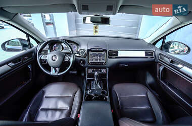 Внедорожник / Кроссовер Volkswagen Touareg 2012 в 