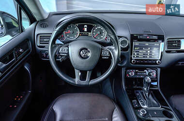 Внедорожник / Кроссовер Volkswagen Touareg 2012 в 