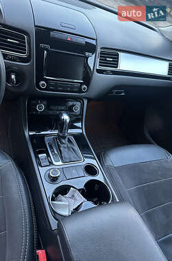 Позашляховик / Кросовер Volkswagen Touareg 2011 в 