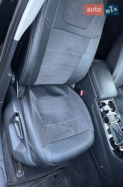 Позашляховик / Кросовер Volkswagen Touareg 2011 в 