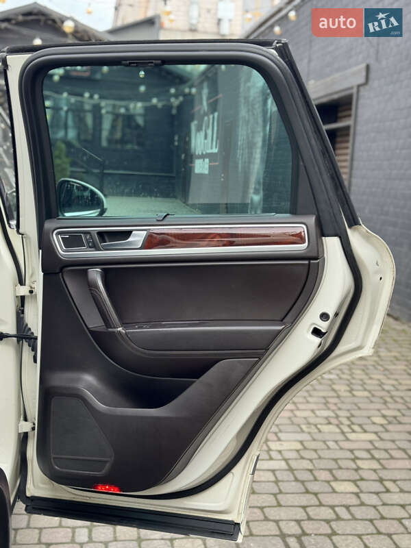 Позашляховик / Кросовер Volkswagen Touareg 2011 в Тернополі