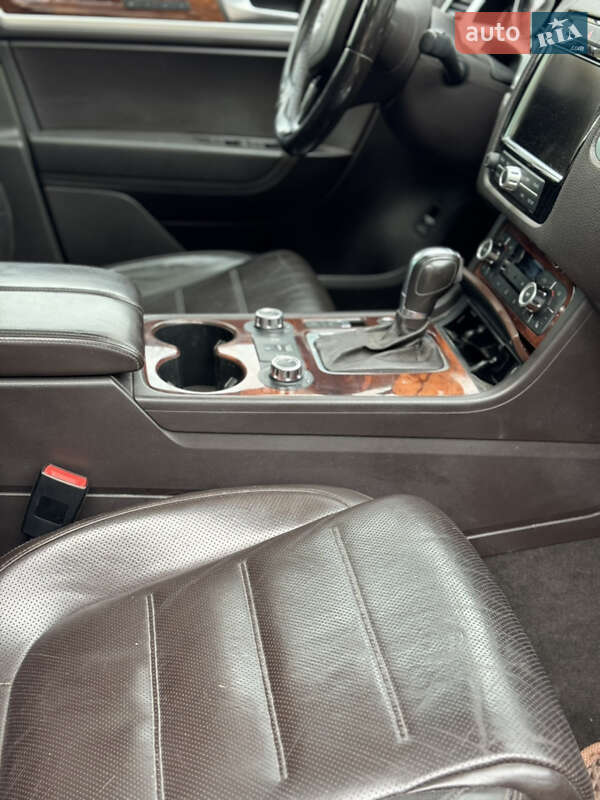Позашляховик / Кросовер Volkswagen Touareg 2011 в Тернополі