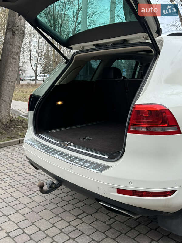 Позашляховик / Кросовер Volkswagen Touareg 2011 в Тернополі
