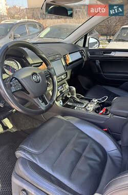 Позашляховик / Кросовер Volkswagen Touareg 2015 в 