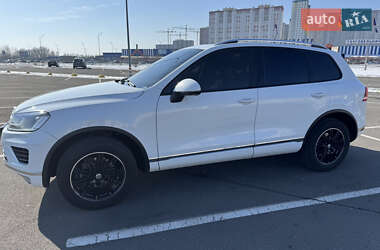 Позашляховик / Кросовер Volkswagen Touareg 2015 в 