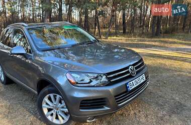 Позашляховик / Кросовер Volkswagen Touareg 2014 в 