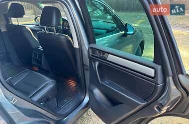 Позашляховик / Кросовер Volkswagen Touareg 2014 в 
