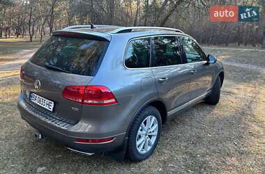 Позашляховик / Кросовер Volkswagen Touareg 2014 в 