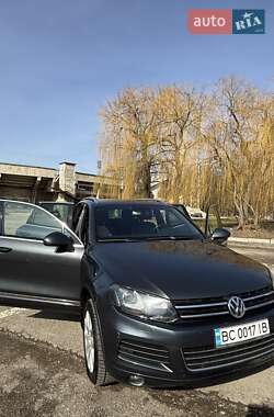 Внедорожник / Кроссовер Volkswagen Touareg 2013 в 