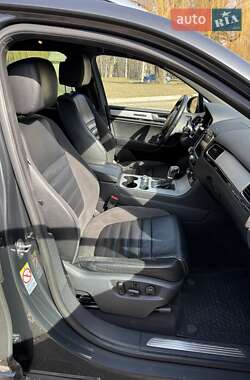 Внедорожник / Кроссовер Volkswagen Touareg 2013 в 