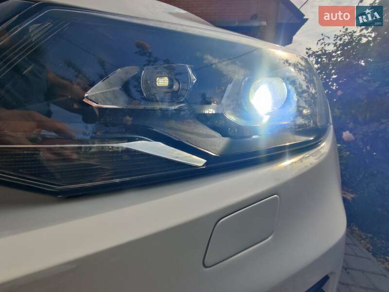 Внедорожник / Кроссовер Volkswagen Touareg 2010 в Фастове