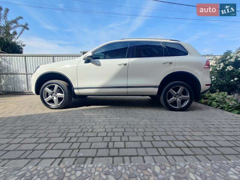 Внедорожник / Кроссовер Volkswagen Touareg 2010 в Фастове