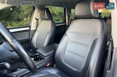 Внедорожник / Кроссовер Volkswagen Touareg 2013 в 