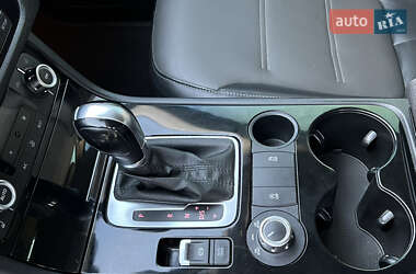 Внедорожник / Кроссовер Volkswagen Touareg 2013 в 