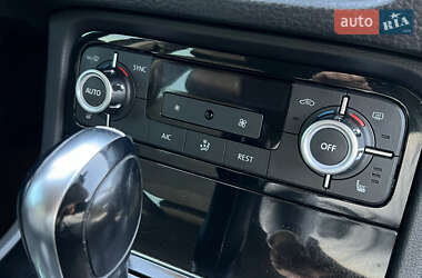 Внедорожник / Кроссовер Volkswagen Touareg 2013 в 