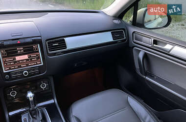 Внедорожник / Кроссовер Volkswagen Touareg 2013 в 