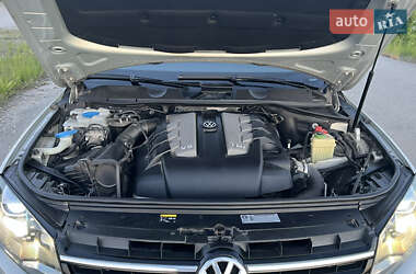 Внедорожник / Кроссовер Volkswagen Touareg 2013 в 