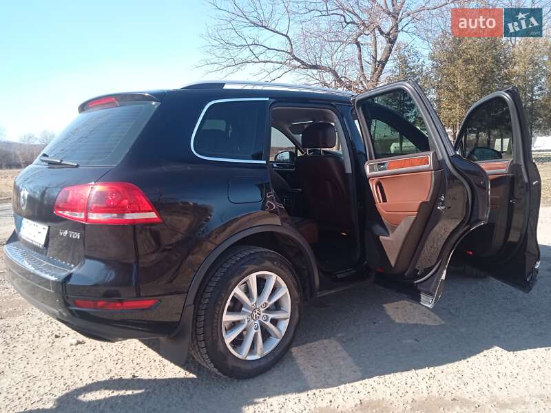 Позашляховик / Кросовер Volkswagen Touareg 2013 в Надвірній