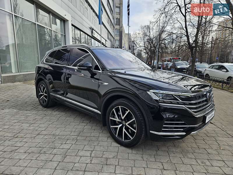 Позашляховик / Кросовер Volkswagen Touareg 2022 в Києві