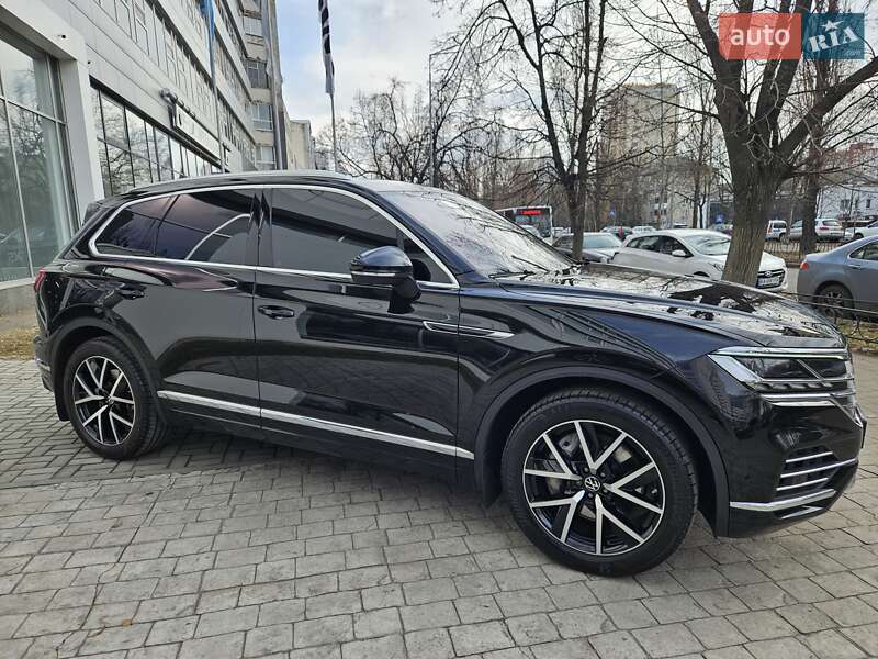 Позашляховик / Кросовер Volkswagen Touareg 2022 в Києві