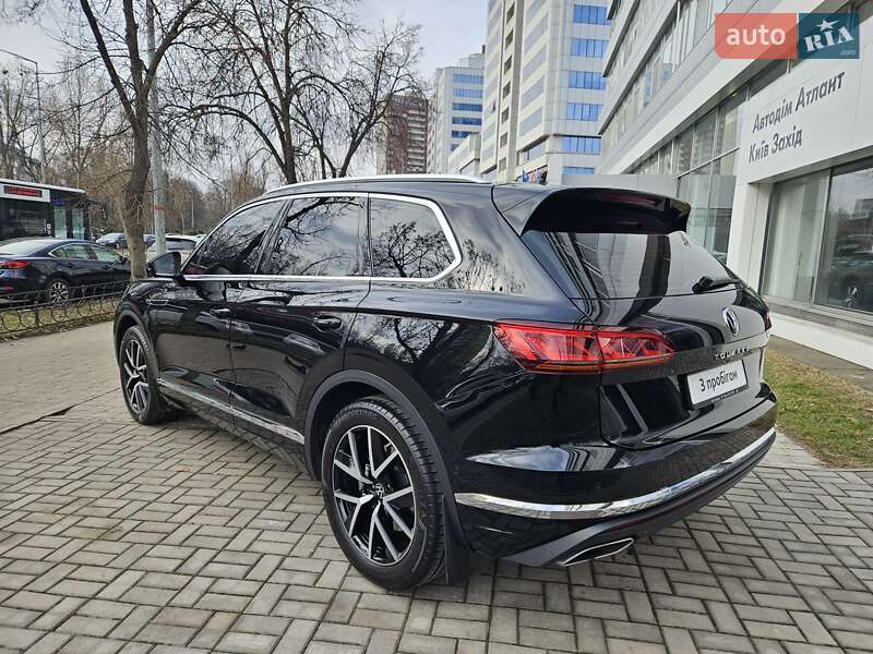 Позашляховик / Кросовер Volkswagen Touareg 2022 в Києві