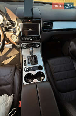 Внедорожник / Кроссовер Volkswagen Touareg 2014 в 