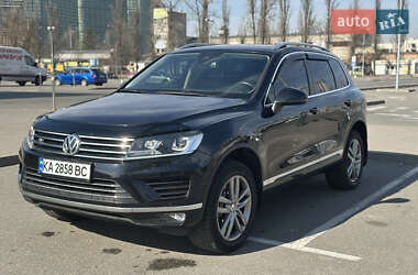 Позашляховик / Кросовер Volkswagen Touareg 2015 в Києві