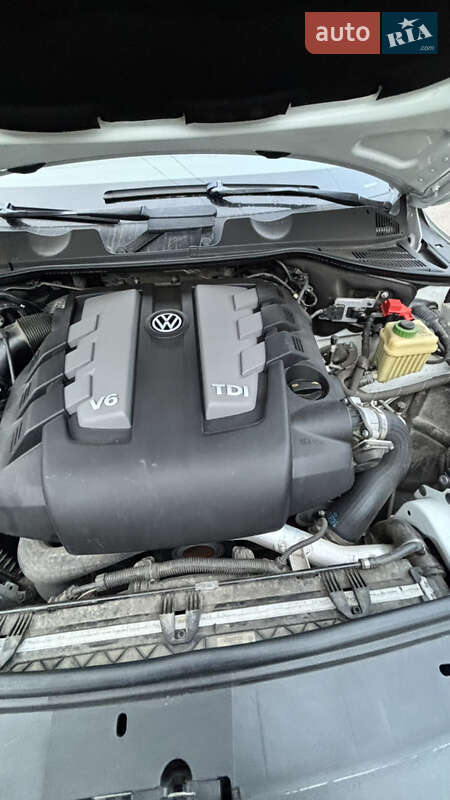 Внедорожник / Кроссовер Volkswagen Touareg 2014 в Знаменке