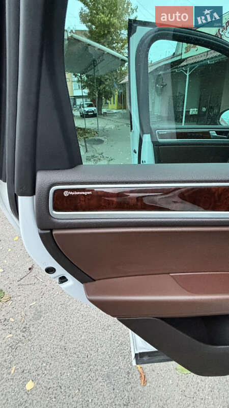 Внедорожник / Кроссовер Volkswagen Touareg 2014 в Знаменке