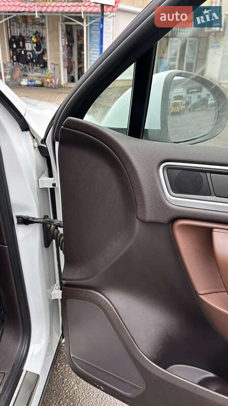 Внедорожник / Кроссовер Volkswagen Touareg 2014 в Знаменке