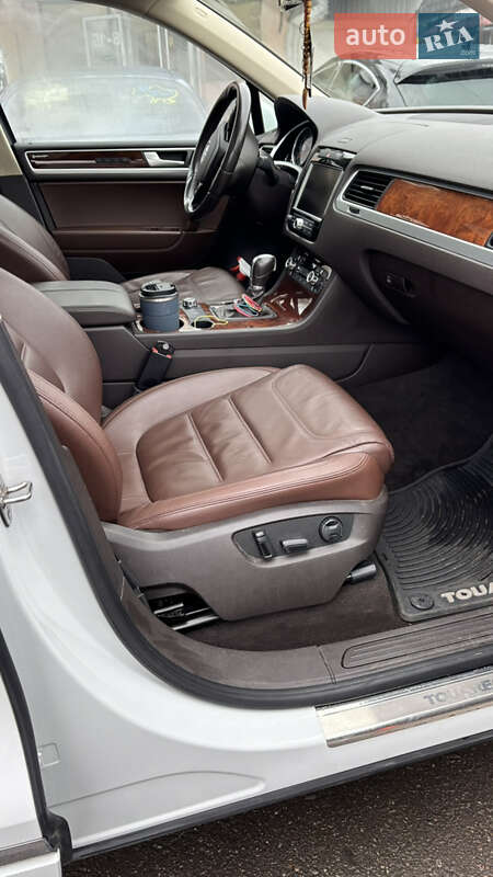 Внедорожник / Кроссовер Volkswagen Touareg 2014 в Знаменке