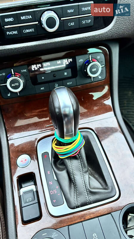 Внедорожник / Кроссовер Volkswagen Touareg 2014 в Знаменке