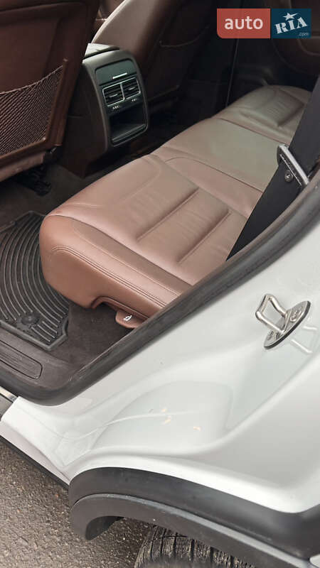 Внедорожник / Кроссовер Volkswagen Touareg 2014 в Знаменке