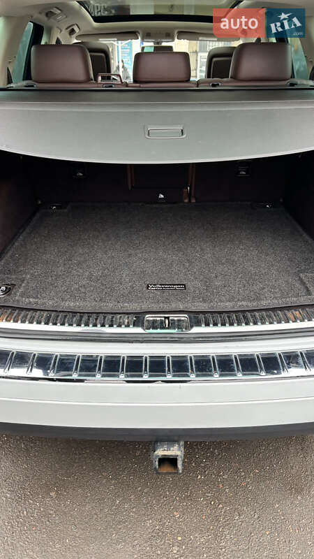 Внедорожник / Кроссовер Volkswagen Touareg 2014 в Знаменке