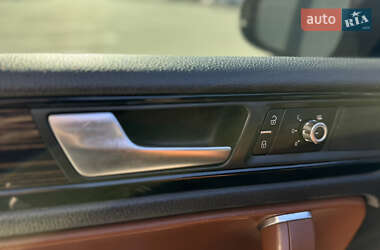 Внедорожник / Кроссовер Volkswagen Touareg 2013 в 