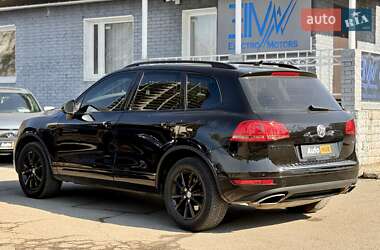 Внедорожник / Кроссовер Volkswagen Touareg 2011 в 