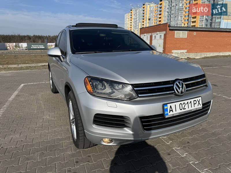 Позашляховик / Кросовер Volkswagen Touareg 2011 в Києві