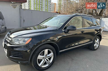 Внедорожник / Кроссовер Volkswagen Touareg 2012 в Киеве