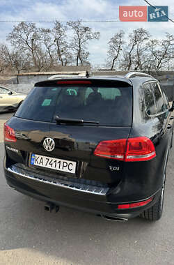 Внедорожник / Кроссовер Volkswagen Touareg 2012 в Киеве