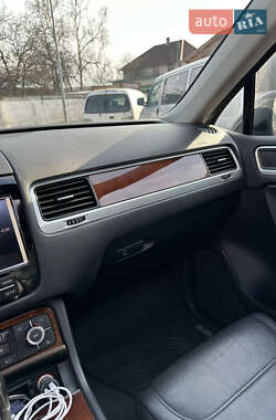 Внедорожник / Кроссовер Volkswagen Touareg 2012 в Киеве