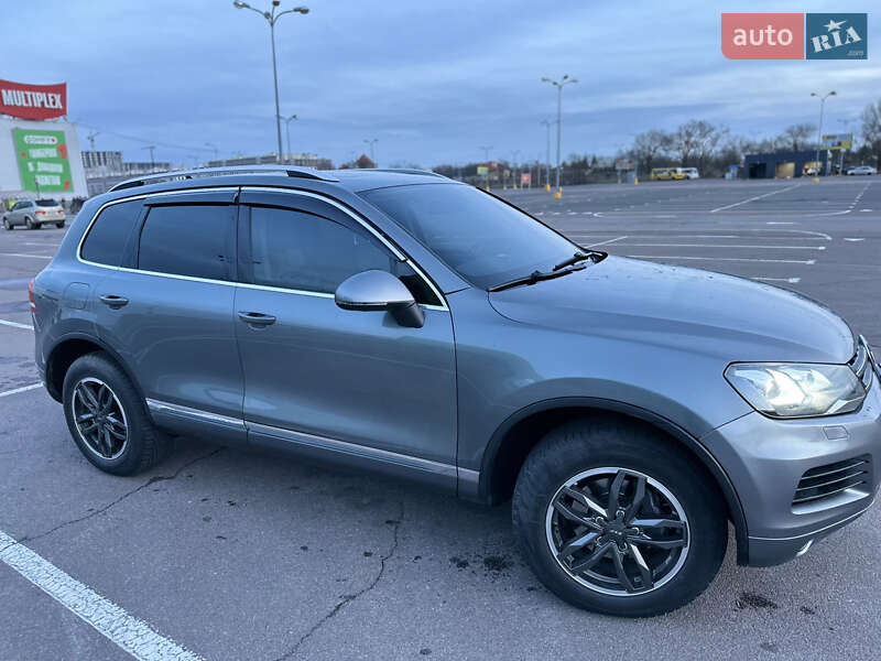 Позашляховик / Кросовер Volkswagen Touareg 2011 в Одесі