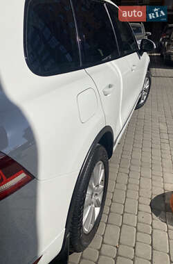 Внедорожник / Кроссовер Volkswagen Touareg 2013 в 